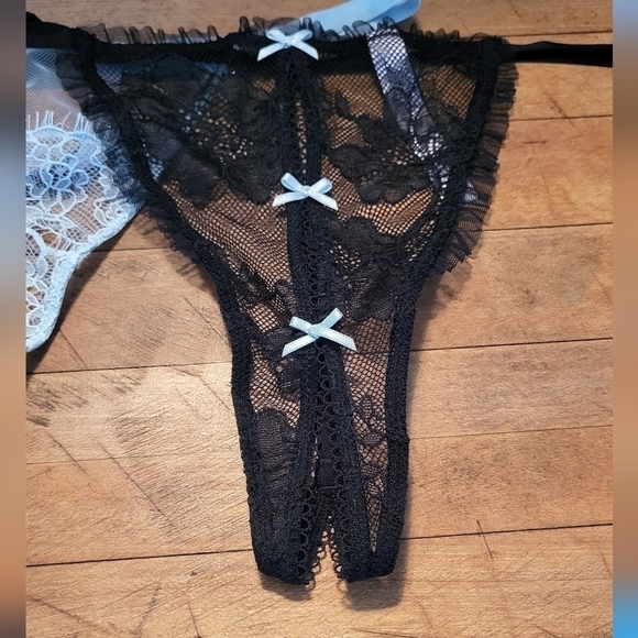 Victoria’s Secret Dream Angels 3-Pack Icy V-String Panties NIB - Picture 8 of 10